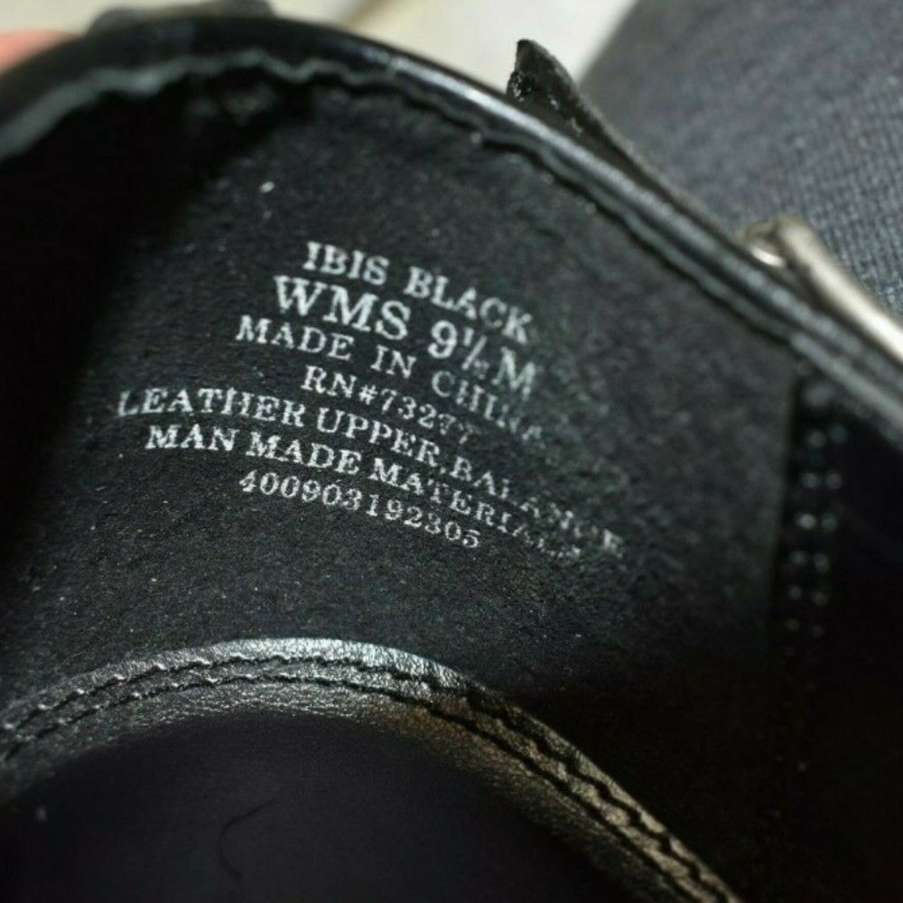 Vera Wang IBIS Black 4" Heels Leather Bootie 9 1/2 M - Picture 13 of 13